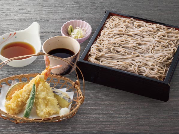 海老天せいろそば［冷］ | 自家製石臼挽き二八そば |藍屋｜和食