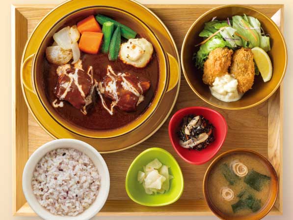 とろけるビーフシチュー&選べる副菜 | おにく |chawan | すかいらーく