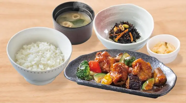 彩り野菜の黒酢から揚げ和膳 | 和膳／丼 |ガスト｜ファミリー
